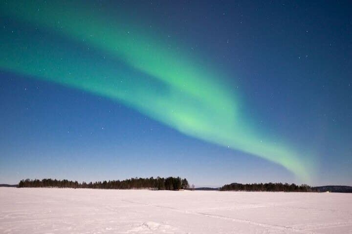 Levi to Rovaniemi Aurora Hunt Transfer