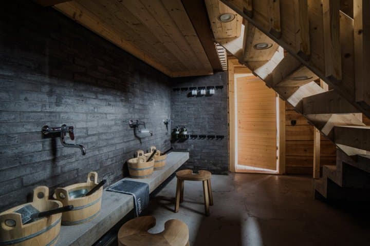 Helsinki: Lonna Sauna Entry, Ferry & Friendly Sauna Guide