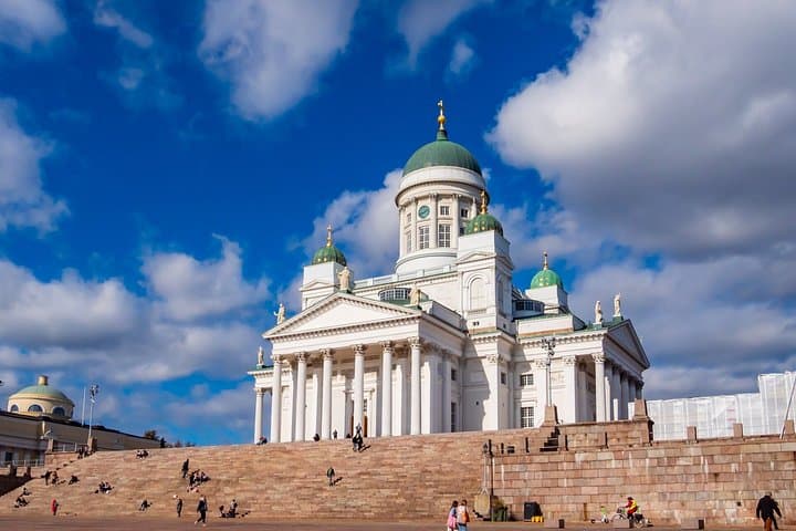 Private Guided Food Tasting and Helsinki Old Town Walking Tour