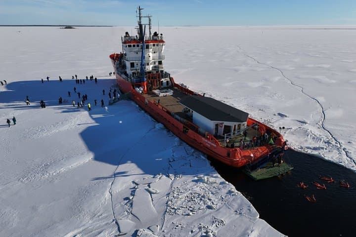 Rovaniemi: Polar Explorer Icebreaker Cruise with Ice Floating
