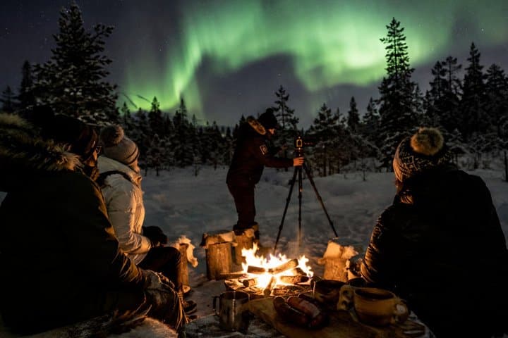 Rovaniemi Small-Group (1–4 Guests) Aurora Chase with Photos & BBQ