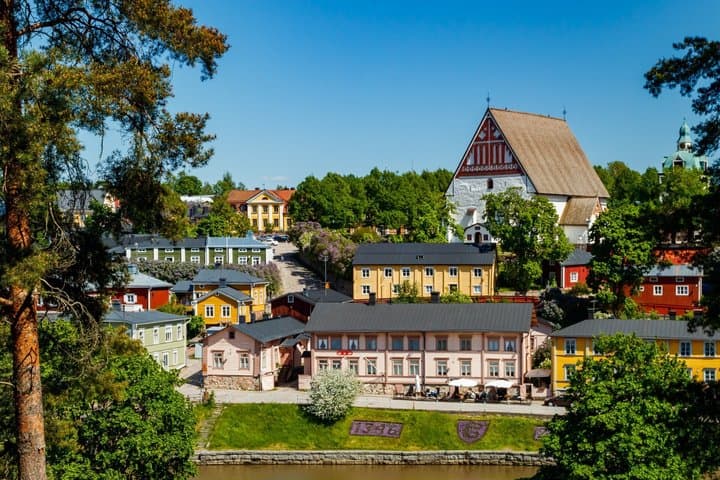 Helsinki to Porvoo Private Guided Day Car Trip