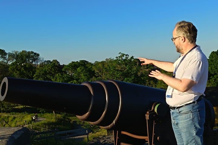 Helsinki Private Walking Tour to Suomenlinna Sea Fortress