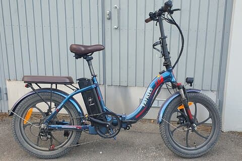 Comfortable semi fat ebikes fit riders 150-180 cm. Safe, well‑maintained e‑bikes with helmets and route tips from a local Helsinki cycling guide.