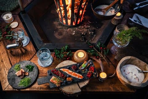 PRIVATE SERVICE Glass Igloo Dinner Under Northern Lights*****