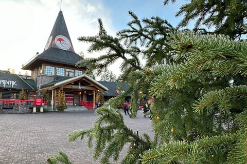 Meet Santa, Reindeer & Ranua Zoo – with Lunch & optional Husky