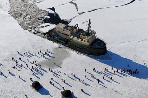 From Rovaniemi: Icebreaker Arktis Cruise with icefloating