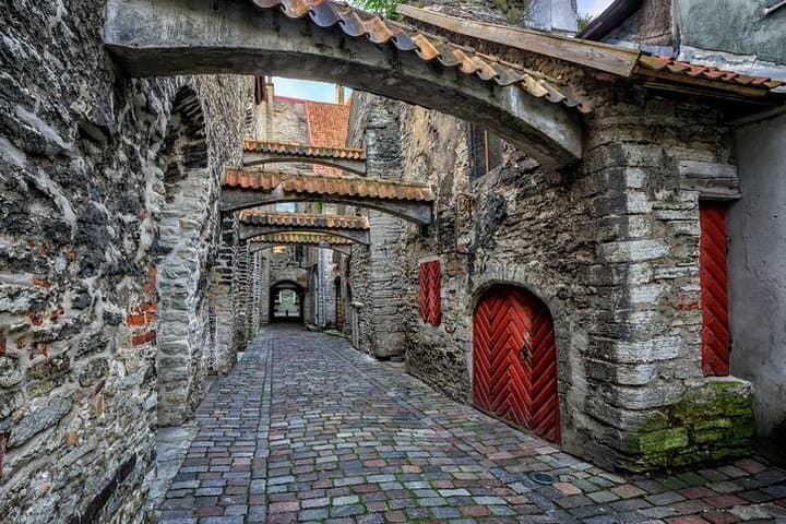Guided Tallinn Day Tour from Helsinki / Include hotel transfers