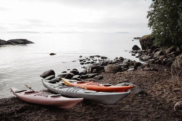 The tour includes a small break on one of the recreational islands.