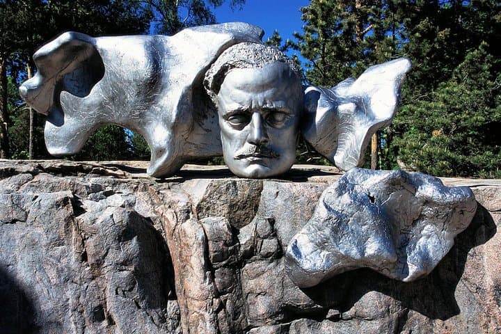 Private VIP Guided Helsinki City Tour (snacks & water incl)