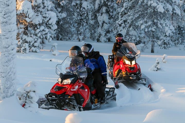 Snowmobiling Quick Spin - 2 h snowmobile experience in Rovaniemi