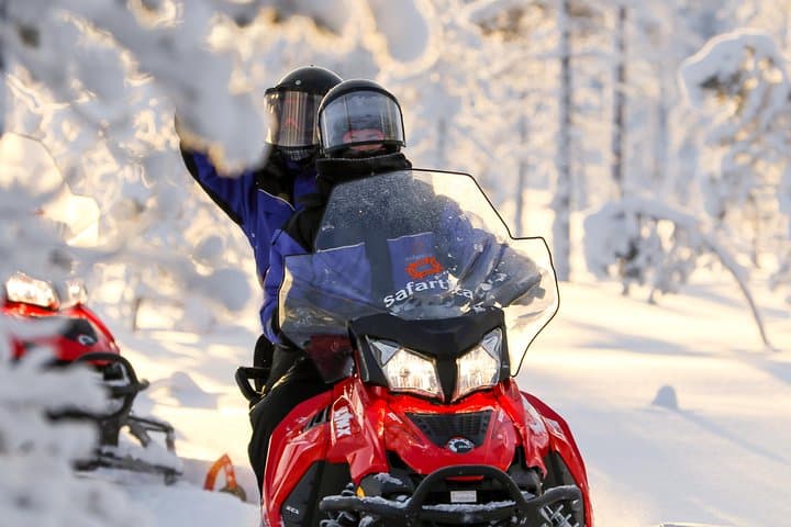 Snowmobiling Quick Spin - 2 h snowmobile experience in Rovaniemi