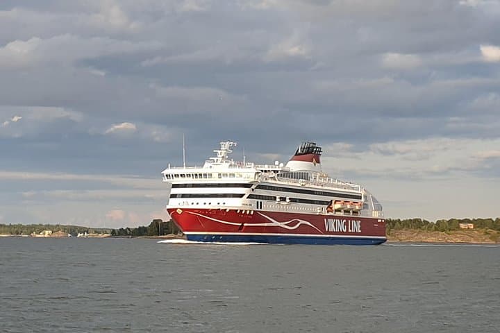 Luxury trip to Tallinn from Helsinki + sightseeing +VIP car