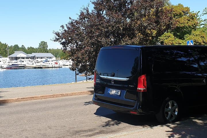 Private sightseeing tour around Helsinki by VIP car for 1-6 pax.