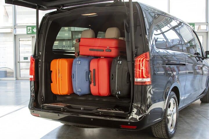Private Transfer from Helsinki Port to Helsinki City by Minivan