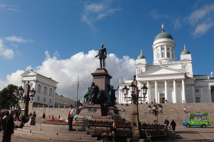 Helsinki Scavenger Hunt & Highlights Self-Guided Walking Tour