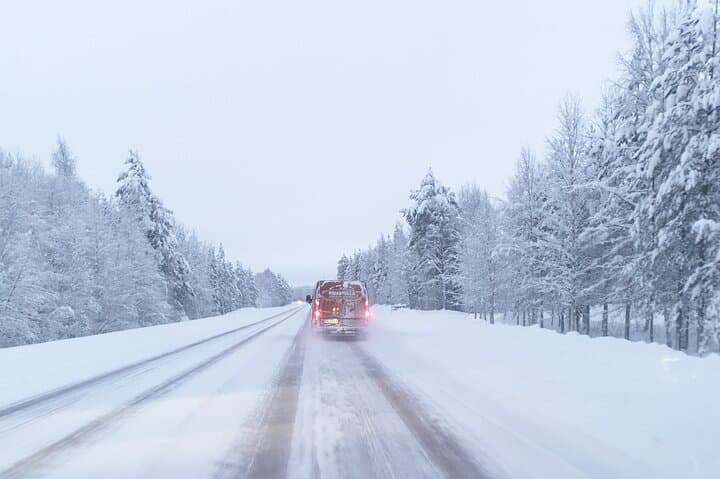 Private guided tour from Rovaniemi to Kakslauttanen