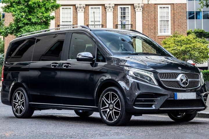 Minivan Departure Transfer Helsinki City to Helsinki Airport HEL