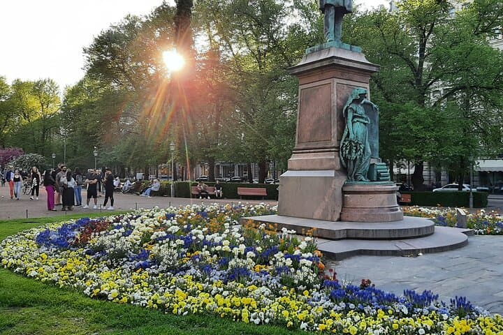 Private Walking Tour Visit in Helsinki with Licensed Guide