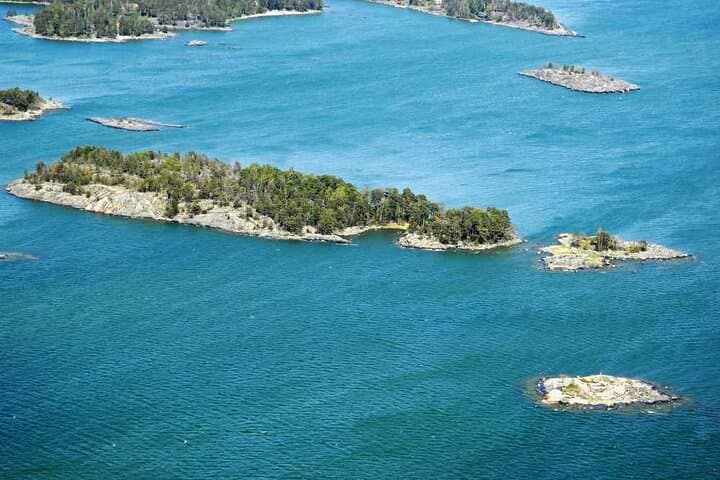 Paddle to Kalliosaari Island with our guided SUP adventure (5pl)