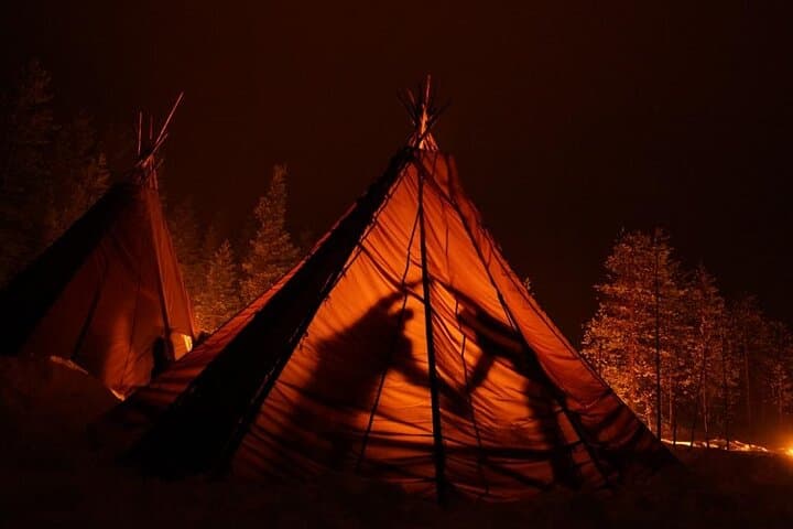 Northern Lights Hunting Photo Tour in Ylläs
