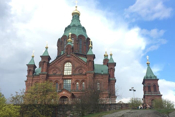 A Self-Guided Walking Tour of Helsinki's Historical Highlights