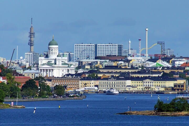 Explore Helsinki in Portuguese with a PRIVATE guide