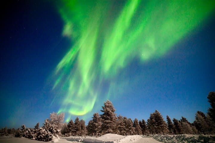 Private Group: Northern Lights Hunt 4x4 SUV with Aurora guarantee