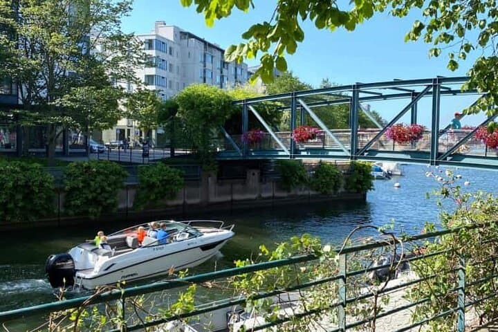 VIP Tour Helsinki by Mercedes Vclass with Private Guide