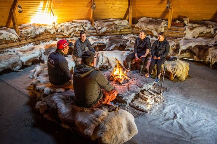 Discussion with reindeer herders about their lifestyle