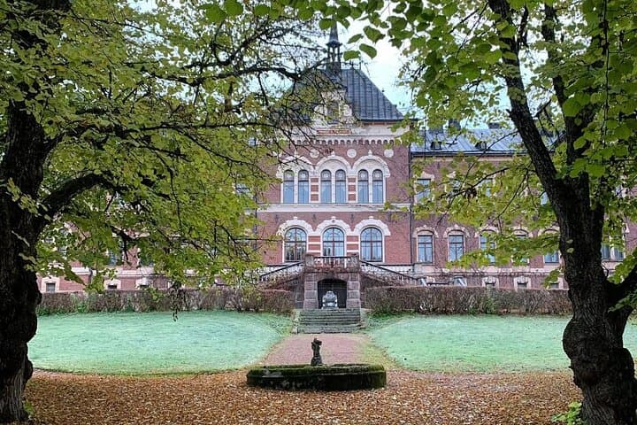 VIP Tour Porvoo and Old Manor by Mercedes with Private Guide