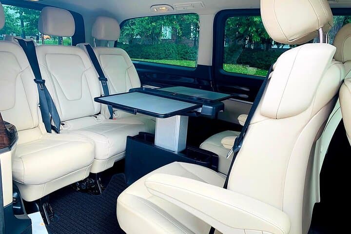 Luxury Return Transfer from Helsinki Airport to Helsinki