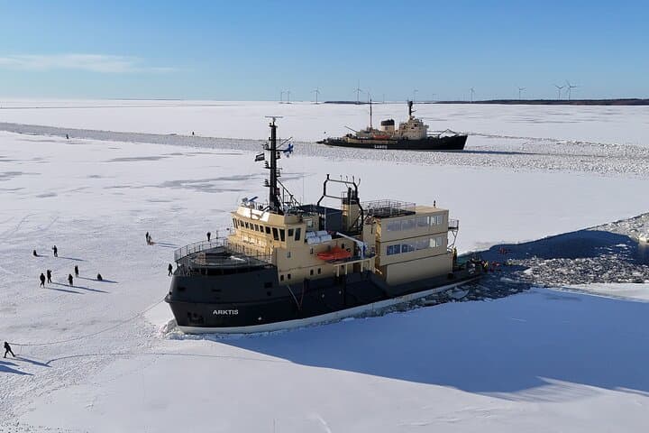 From Rovaniemi: Icebreaker Arktis Cruise with icefloating