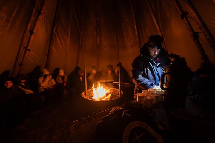 Rovaniemi Northern Light Hunt with Campfire and BBQ with Transfer