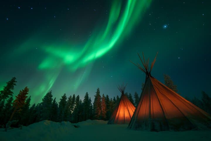 Rovaniemi Northern Light Hunt with Campfire and BBQ with Transfer