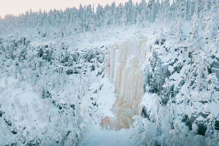 Hike to Frozen Waterfalls of Korouoma Including BBQ Lunch from Rovaniemi