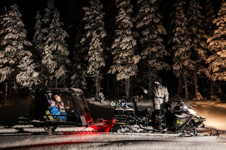 The Aurora Gastronomy: Gourmet Glass Igloo Dinner & Aurora Safari