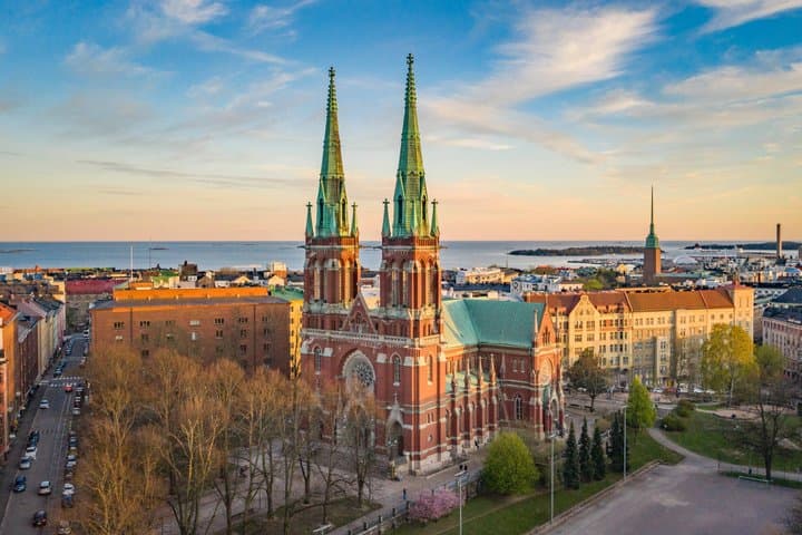 Private VIP Guided Helsinki City Tour (snacks & water incl)