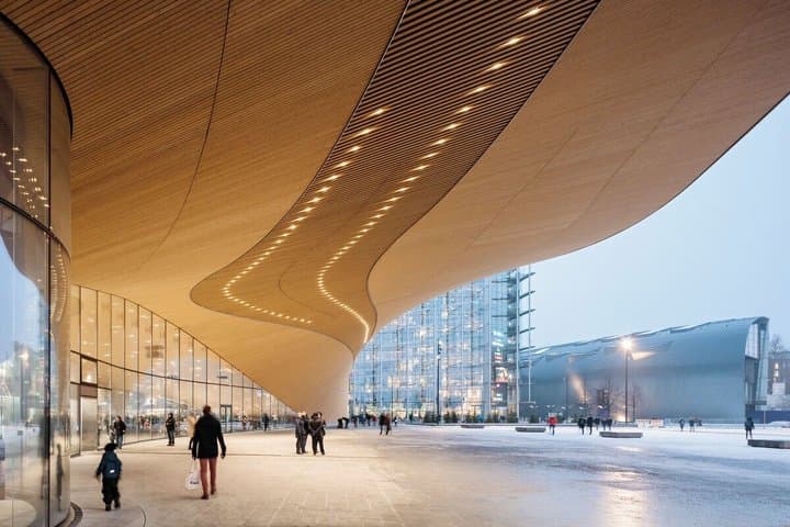 Private VIP Guided Helsinki City Tour (snacks & water incl)