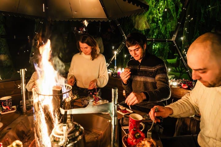 PRIVATE SERVICE Glass Igloo Dinner Under Northern Lights*****