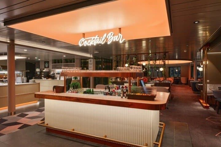 Luxury Day Trip to Tallinn with Business Lounge and lavish buffet