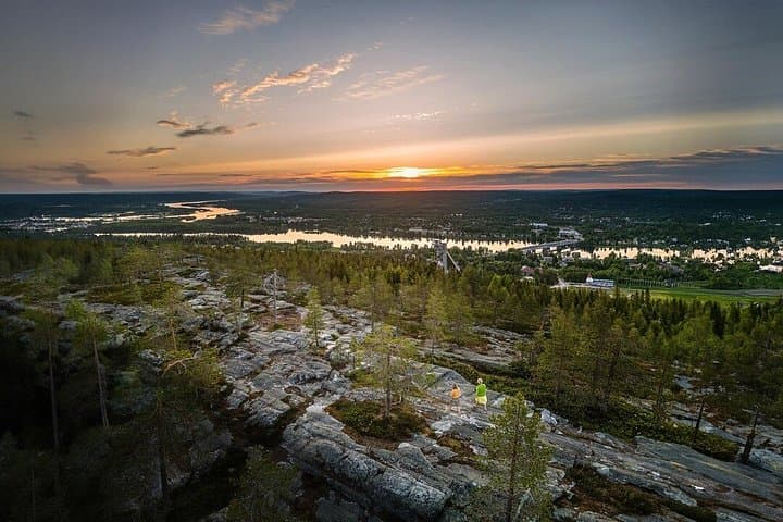 Santa Claus Village & Rovaniemi Nature, City Tour with Local BBQ