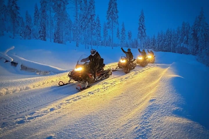 3 hour Evening Snowmobile Safari with Campfire & Northern Lights