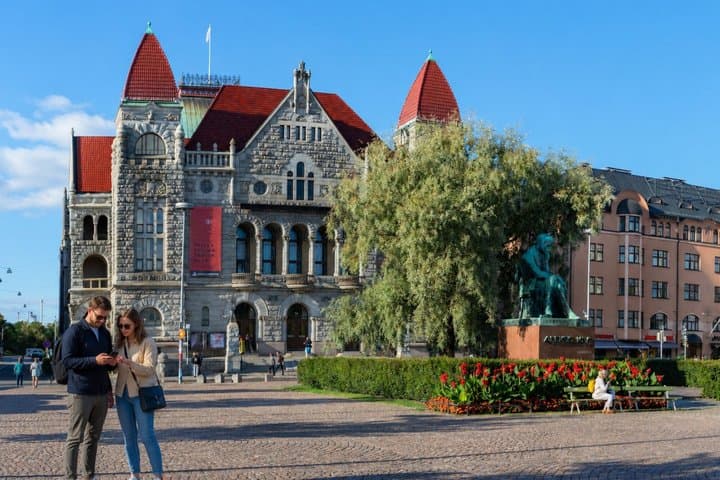 Helsinki Scavenger Hunt & Highlights Self-Guided Walking Tour