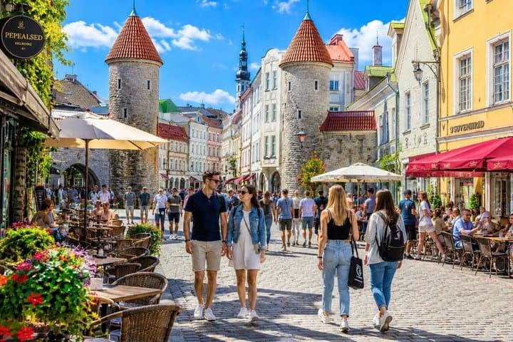 Luxury Day Trip to Tallinn with Business Lounge and lavish buffet