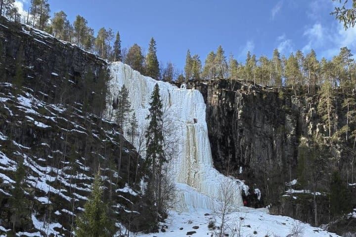 Rovaniemi: Korouoma Frozen Waterfalls & Smoked Salmon BBQ