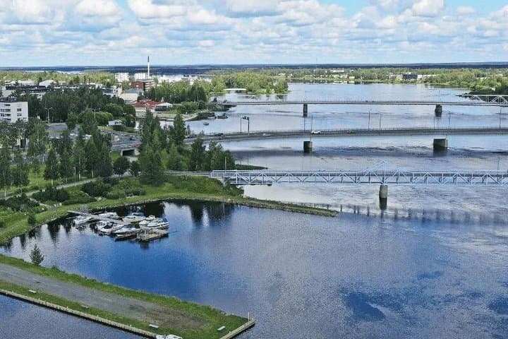 From Rovaniemi Shopping Day Tour to Sweden