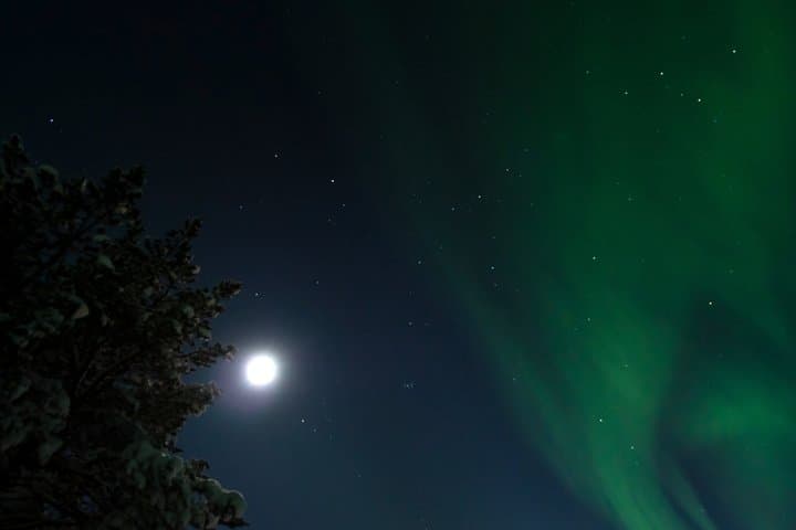 Ylläs Night Snowshoeing up a Fell to Hunt the Aurora